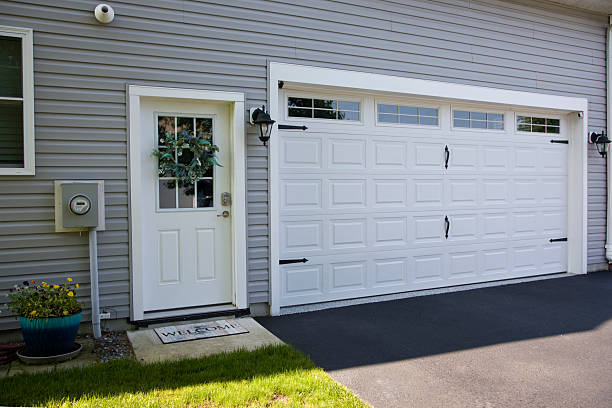24/7 Emergency Garage Door Panel Replacement experts in Loma, CO